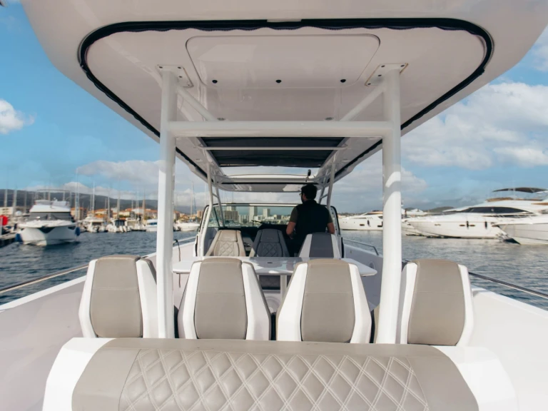 Axopar Axopar 37 in Ajaccio on SamBoat