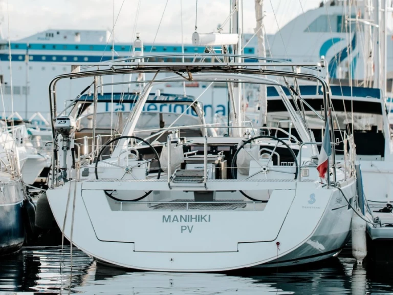 Bénéteau Oceanis 41 charter bareboat or captained in  Porticcio
