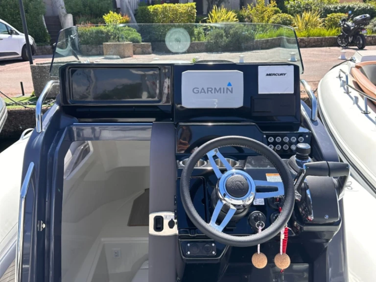 Boat rental Zodiac Medline 9 in Cogolin on Samboat