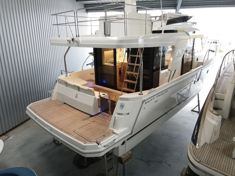 Motorboat rental with or without captain Bénéteau Ajaccio