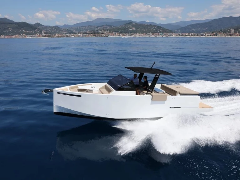 Bareboat Rental Motorboat DE ANTONIO Yachts with a boat licence