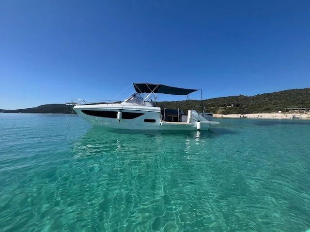 Motorboat rental with or without captain Bénéteau Ajaccio