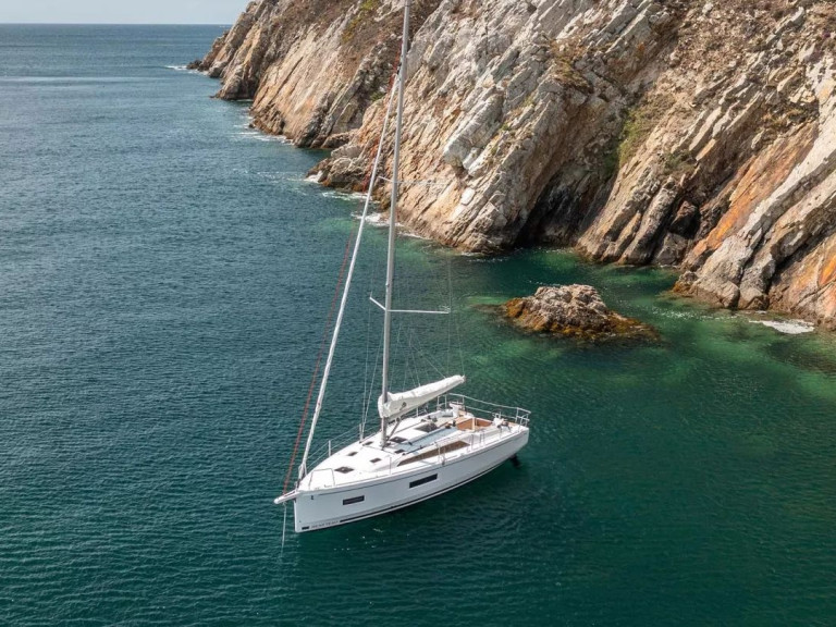 Bareboat Rental Sailboat Bénéteau with a boat licence