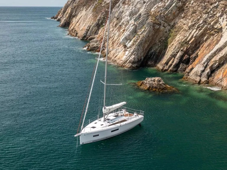 Bareboat Rental Sailboat Bénéteau with a boat licence