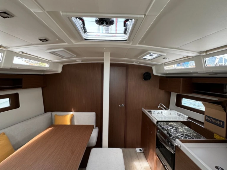 Sailboat for rent Ajaccio at the best price