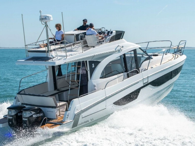 Bareboat Rental Motorboat Bénéteau with a boat licence