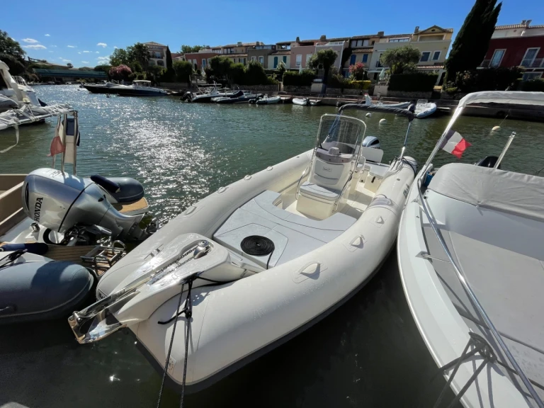 Boat rental Bwa BWA 26 GTO in Cogolin on Samboat