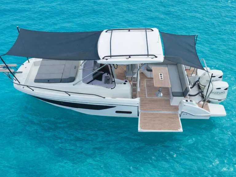 Rent a Bénéteau Flyer 9 sundeck pilot edition Saint-Raphaël