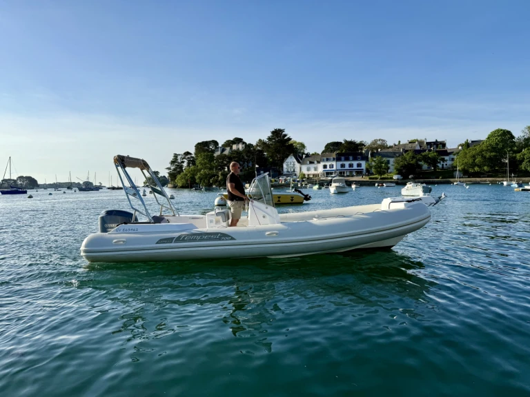 Bareboat Rental RIB Capelli with a boat licence