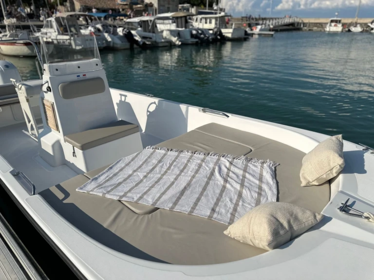 Cn-Cap-Ferret SEAWEED 675 charter bareboat or captained in  Port de La Flotte