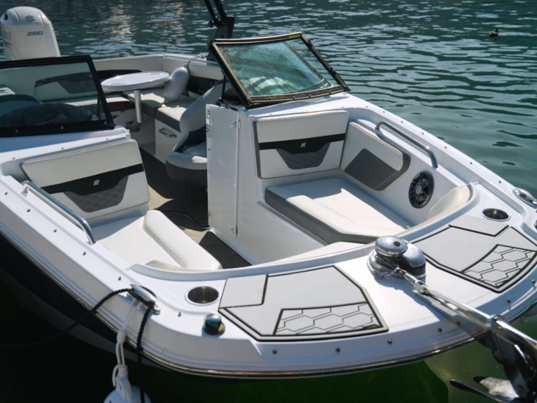 Yacht charter Aix-les-Bains cheap HD 200 OB