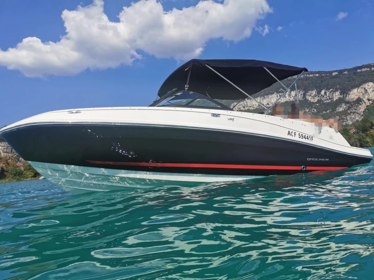 Motorboat rental in Le Bourget-du-Lac - Bayliner BAYLINER VR5