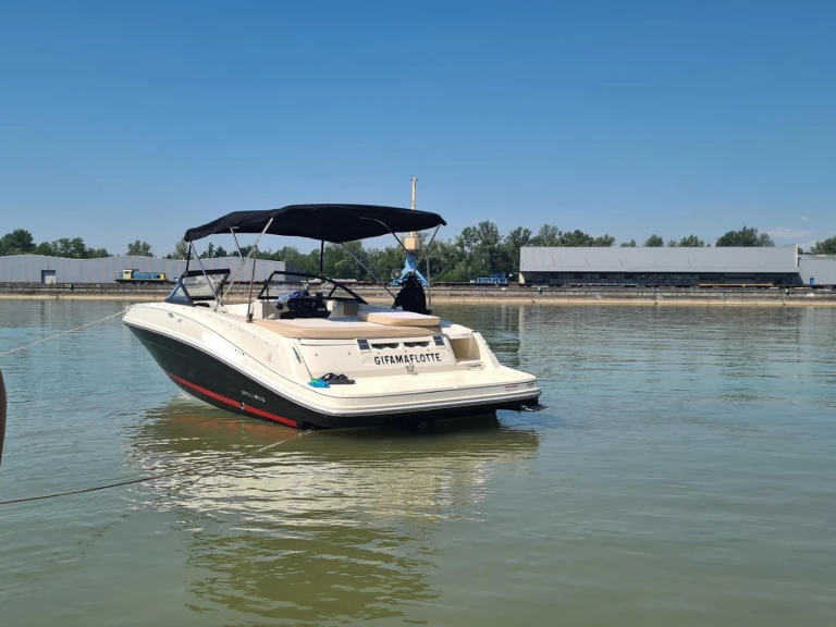 Boat rental Bayliner BAYLINER VR5 in Le Bourget-du-Lac on Samboat
