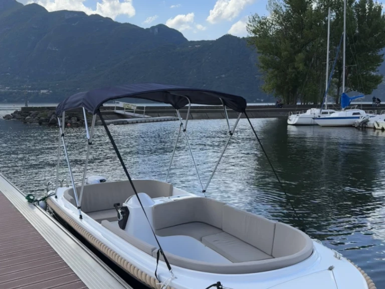 Motorboat for rent Aix-les-Bains at the best price