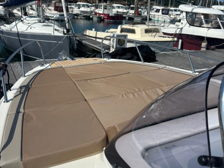 Yacht charter Trébeurden cheap QUICKSILVER 755 ACTIV SUNDECK
