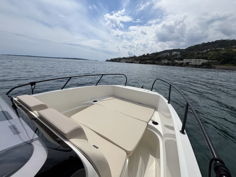 Bareboat Rental Motorboat Quicksilver with a boat licence