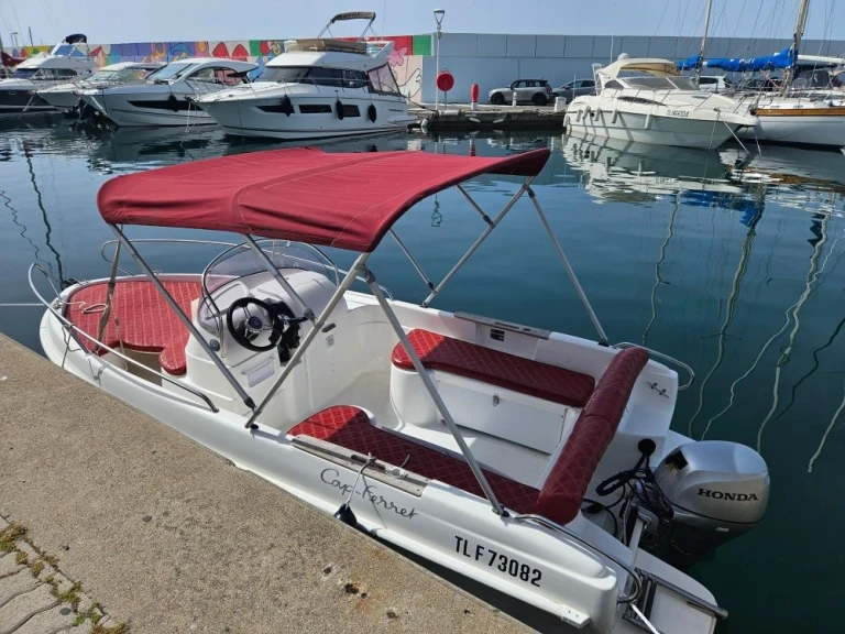 Boat rental B2 Marine CAP-FERRET 452 Open San Permis in Saint-Raphaël on Samboat