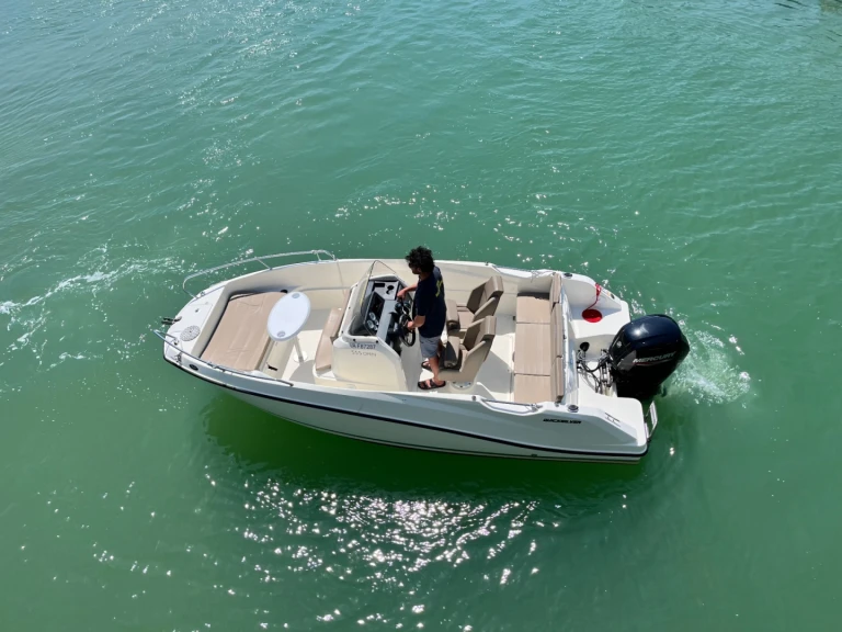 Boat rental Quicksilver Quicksilver 555 Open in La Baule-Escoublac on Samboat