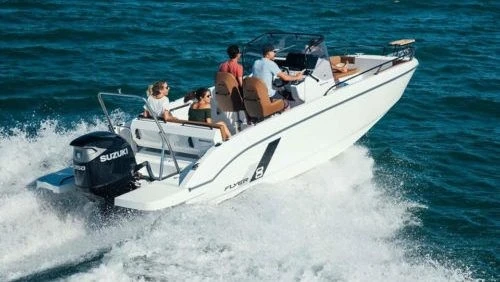 Bareboat Rental Motorboat Bénéteau with a boat licence