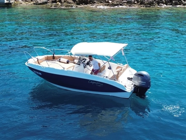 Motorboat rental in Milna - Cayman Deluxe