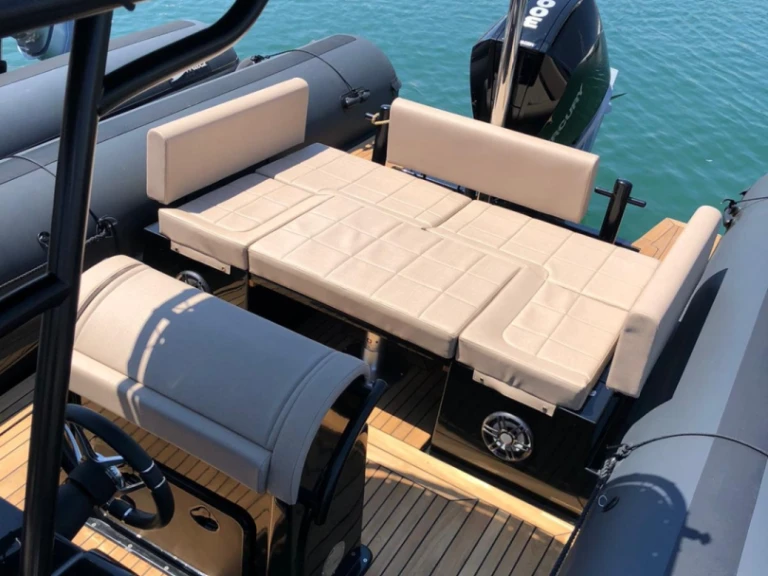 Sea Water 280 Smeralda  charter bareboat or captained in  Cogolin