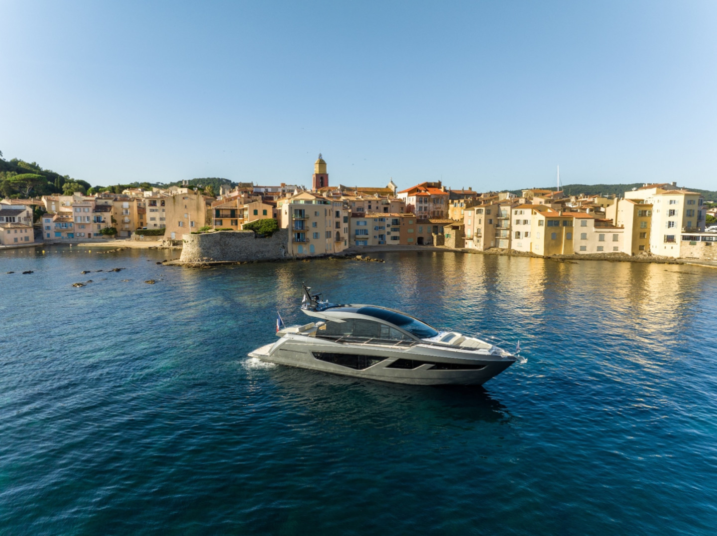 Rent a Luxury Yacht Sunseeker PREDATOR 65 in Saint-Tropez