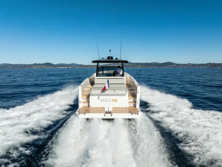 Yacht charter Saint-Tropez cheap MED 42
