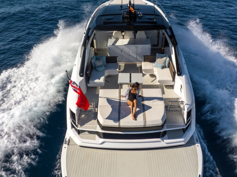 Bareboat Rental Motorboat Sunseeker with a boat licence