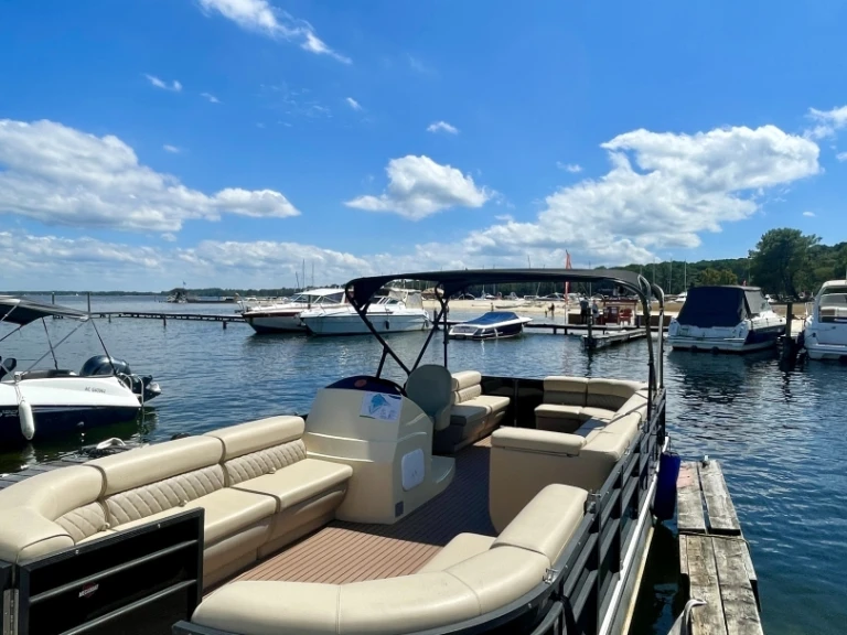 Boat rental SMARTILINER PONTOON 250 in Biscarrosse on Samboat