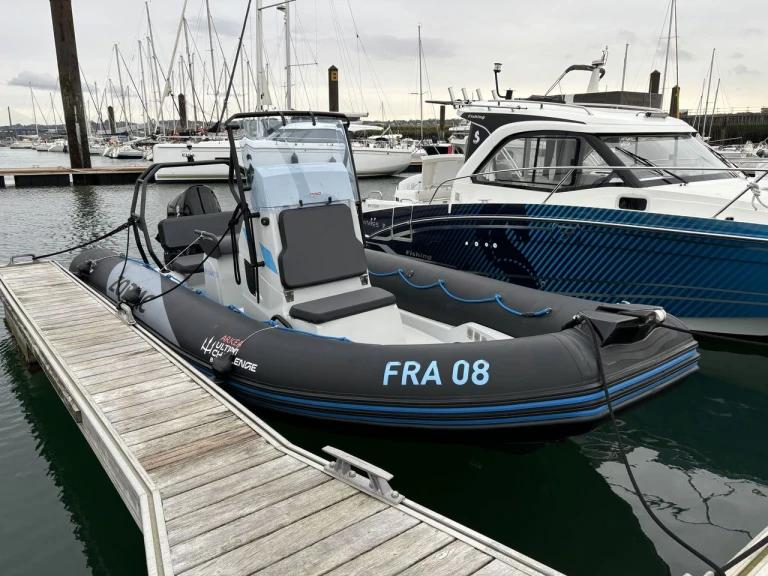 Zodiac ZODIAC PRO 6.5 charter bareboat or captained in  Brest