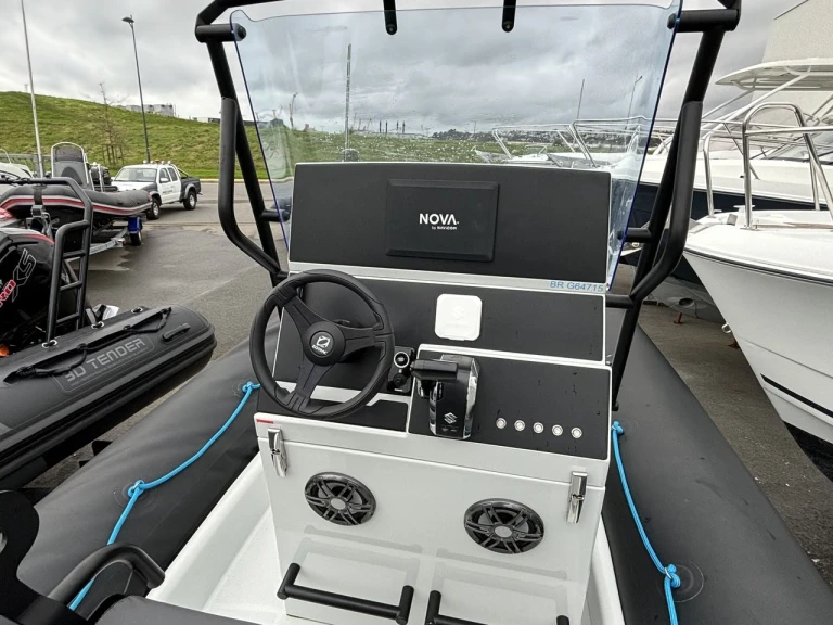 Rent a Zodiac Pro 7 Brest