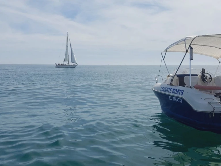 Bareboat Rental Motorboat Quicksilver with a boat licence