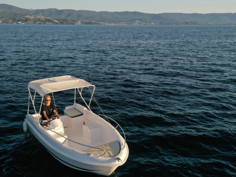 Motorboat rental in Ajaccio - B2 Marine CAP FERRET 472 SUNDECK