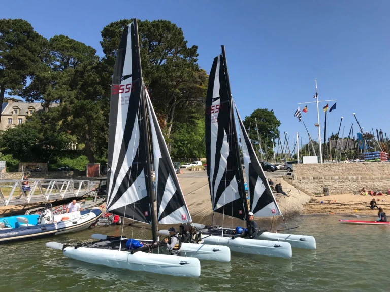 Bareboat Rental Catamaran Dart with a boat licence