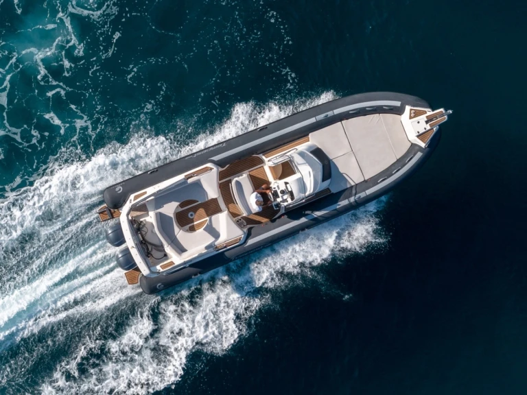 Yacht charter Le Lavandou cheap Tempest 1000