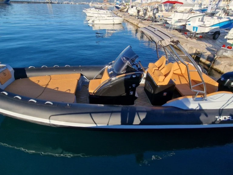 Bareboat Rental RIB Prua al vento with a boat licence