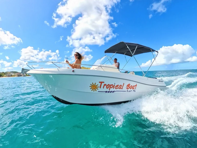 Motorboat for rent Marigot at the best price