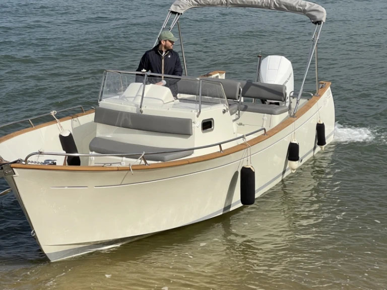 Motorboat rental with or without captain Rhea Lège-Cap-Ferret