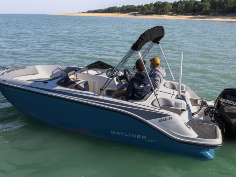 Motorboat for rent Soubise at the best price