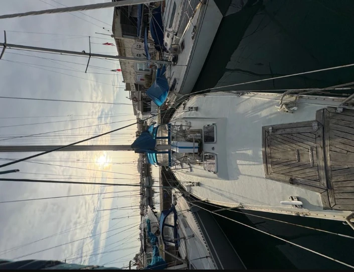 Rent a Bavaria Bavaria 420 Caribic Nettuno