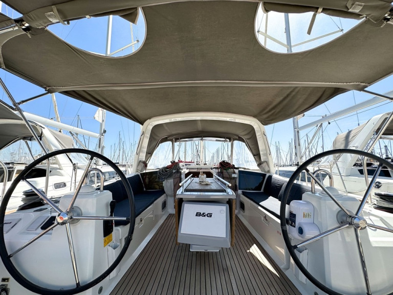 Boat rental Bénéteau Oceanis 41.1 in Cambrils on Samboat