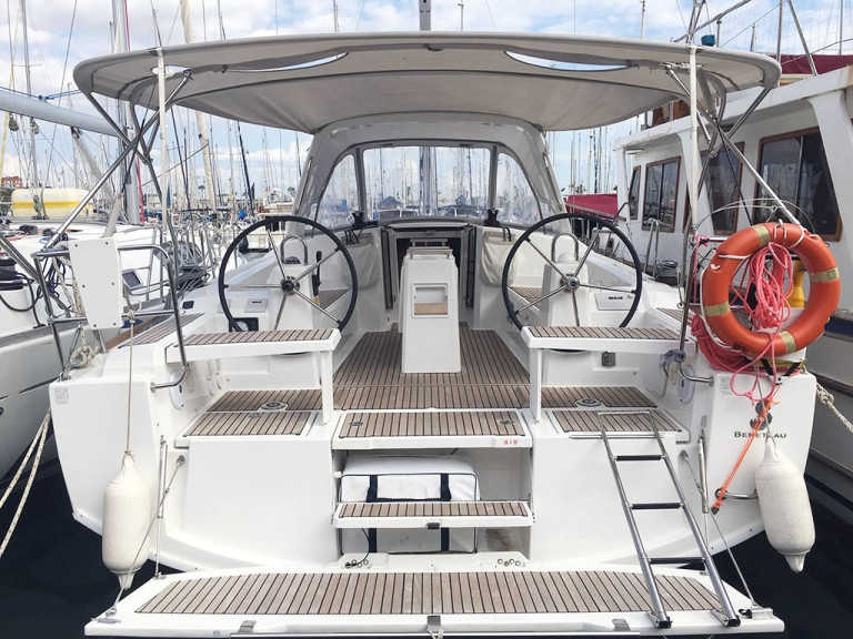Bareboat Rental Sailboat Bénéteau with a boat licence
