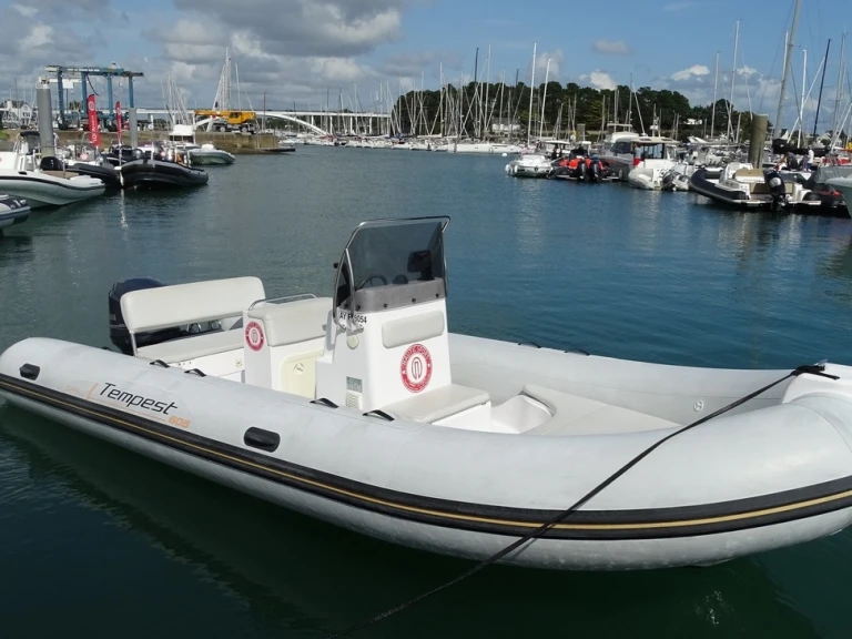 Yacht charter La Trinité-sur-Mer cheap Tempest 625 Easy