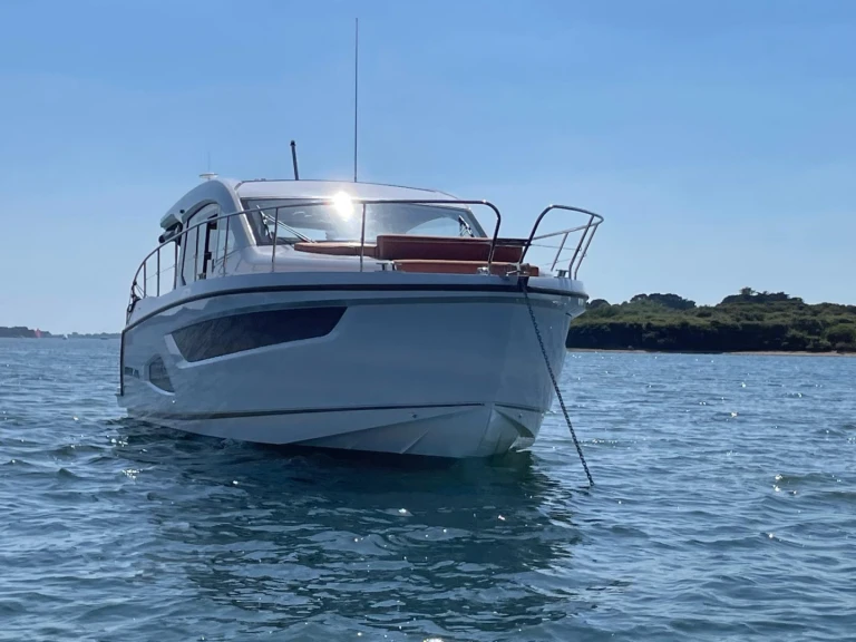 Motorboat rental with or without captain Sealine La Trinité-sur-Mer