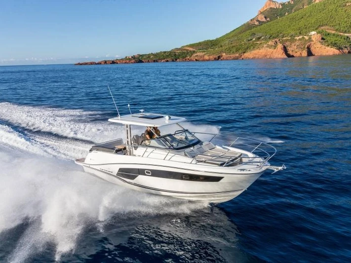 Motorboat rental with or without captain Jeanneau La Trinité-sur-Mer
