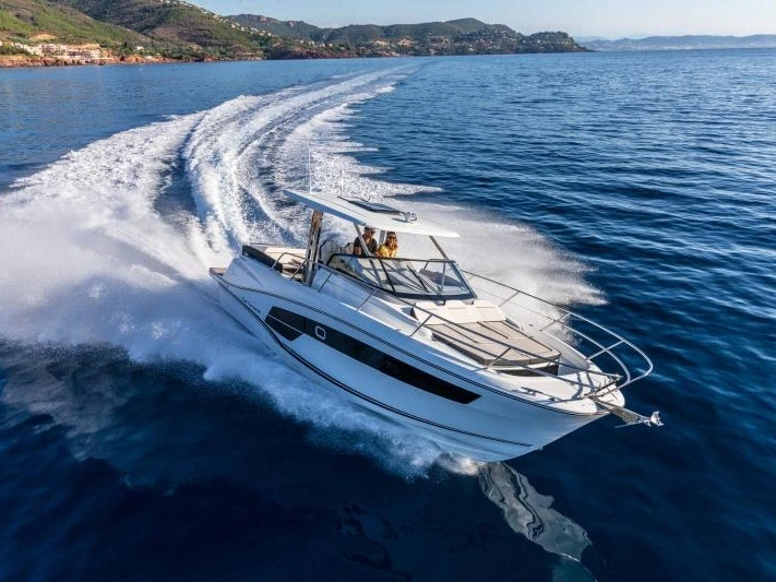 Bareboat Rental Motorboat Jeanneau with a boat licence