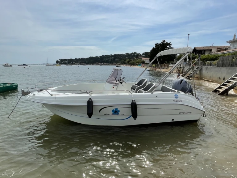 Bareboat Rental Motorboat Pacific Craft with a boat licence