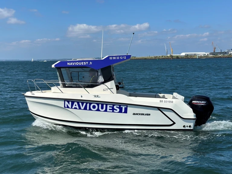 Motorboat rental with or without captain Quicksilver Brest