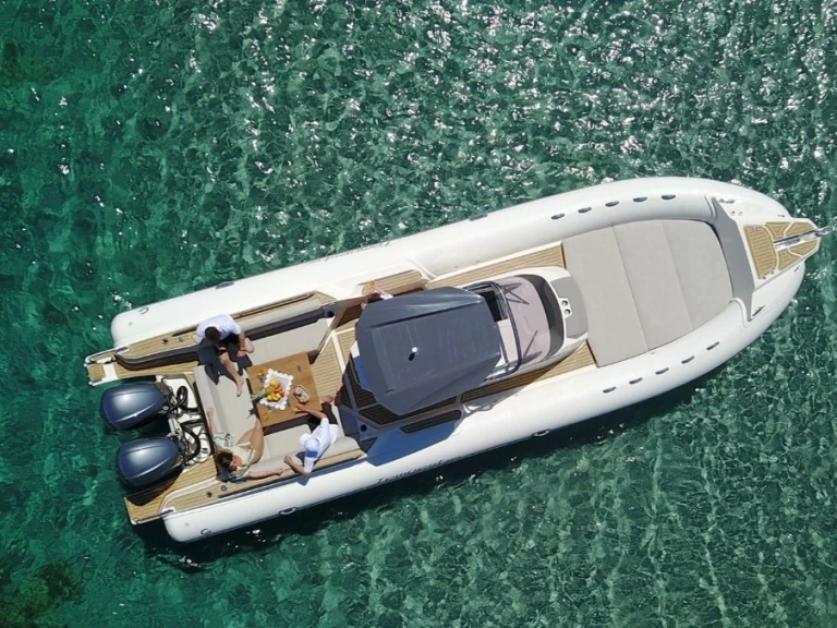 Capelli Tempest 1000 CC charter bareboat or captained in  Port de Saint-Cyprien Méditerranée