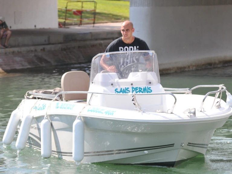 Motorboat rental with or without captain Quicksilver Sète